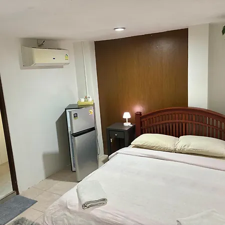 Farang House Aparthotel 3*