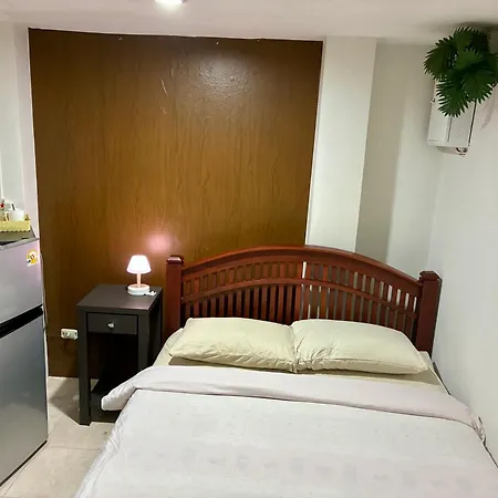 Farang House Aparthotel