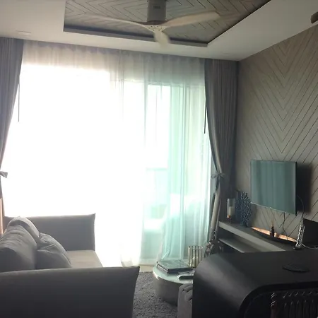 Everyday Beachfront Stylish Luxury Jomtien Apartment