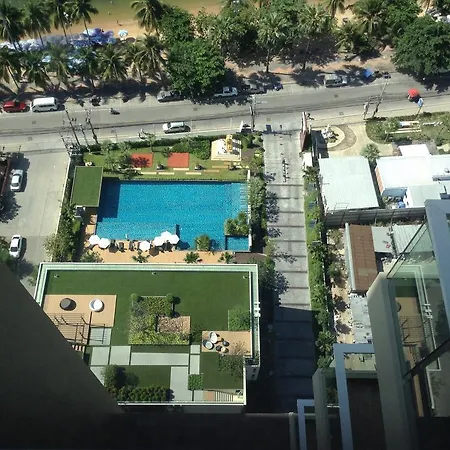 Everyday Beachfront Stylish Luxury Jomtien Apartment *