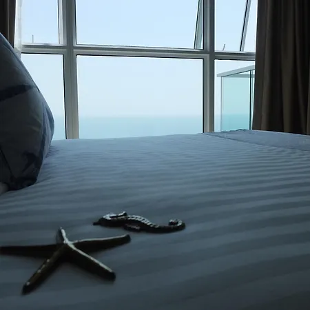 Everyday Beachfront Stylish Luxury Jomtien Apartment Pattaya