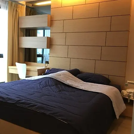 The Chezz By Apple & Frank Apartment