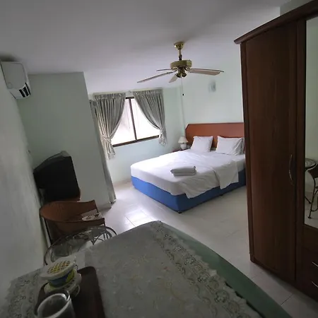 Kingfisher House & Bar 3* Pattaya