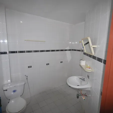 Guest house Kingfisher House & Bar 3*