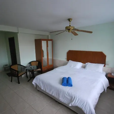 Kingfisher House & Bar 3* Pattaya