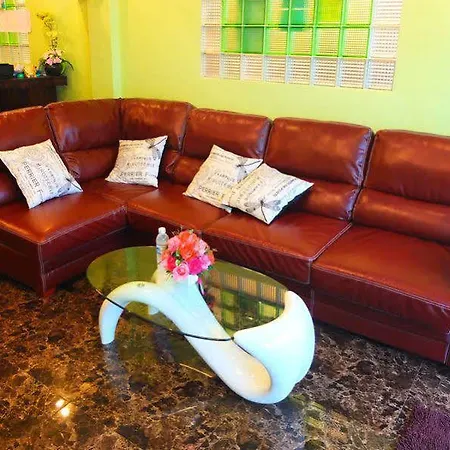 Oyo 75330 Little House 2* Pattaya