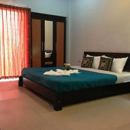 Malee And Restaurant Hostel