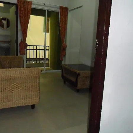 Hostel Malee And Restaurant Pattaya