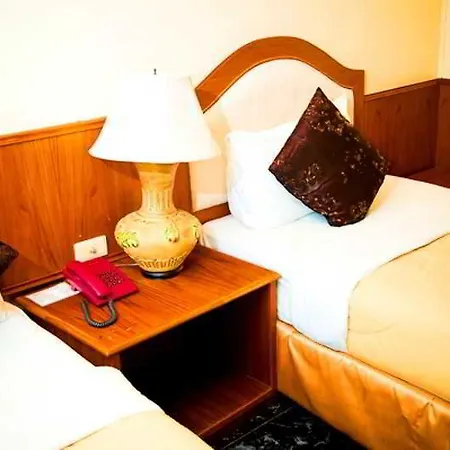Mr. Mac's Hotel 2*