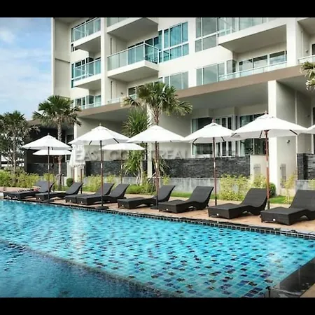 Everyday Beachfront Stylish Luxury Jomtien Apartment
