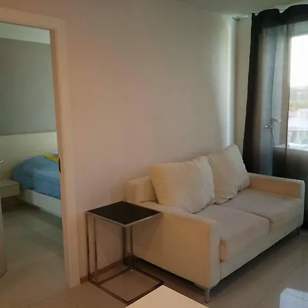 Acqua Condominium Hotel 2*