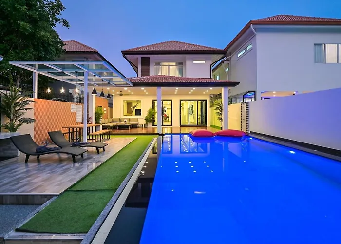 4Bd Pool Villa Pattaya With Jacuzzi - Exquisite Pool Villa A