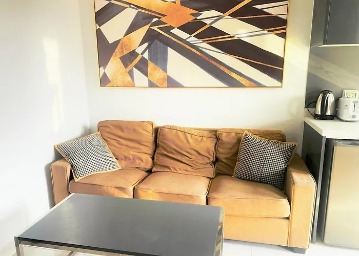 Elegant Appartement Avec Balcon, Piscine & Sauna