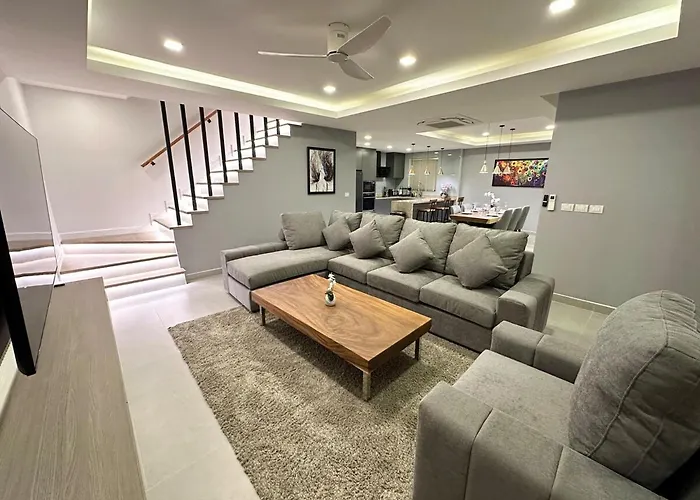 Super Luxury 3 Bedroom Private Pool Villa With Jacuzzi, Near 711, 10 Minutes To Walking Street And Pattaya Beach - Mt8