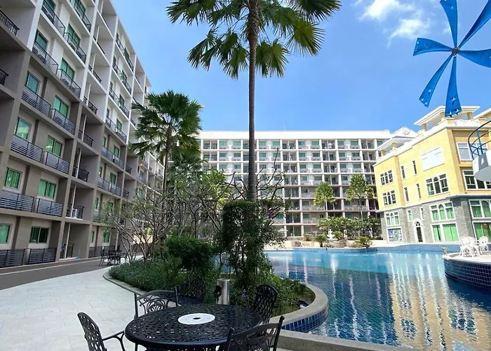 Condo With Gorgeous Pool