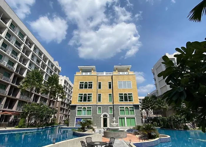 Compact Room In Wonderful Pool