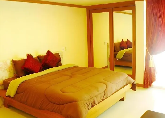 Rouge Service Apartments, Soi Buakhao