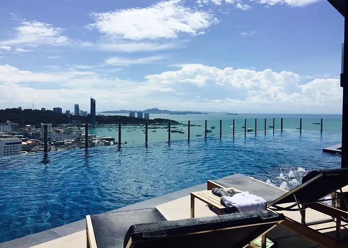 Pattaya Beach Sea View Rooftop Pool Resort