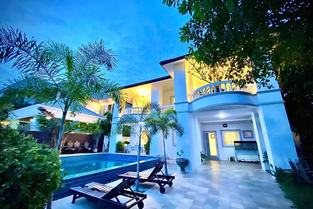芭提雅,พัทยา,central Pattaya,mordern Style Villa,7br,16-20ppl