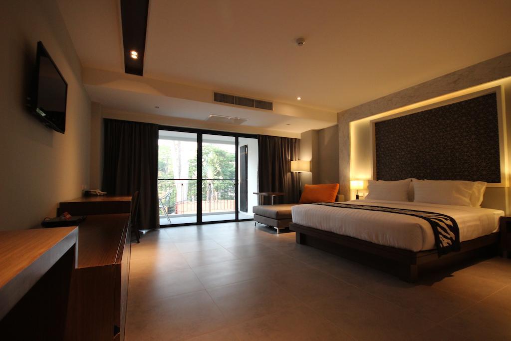 Season Five Hotel
