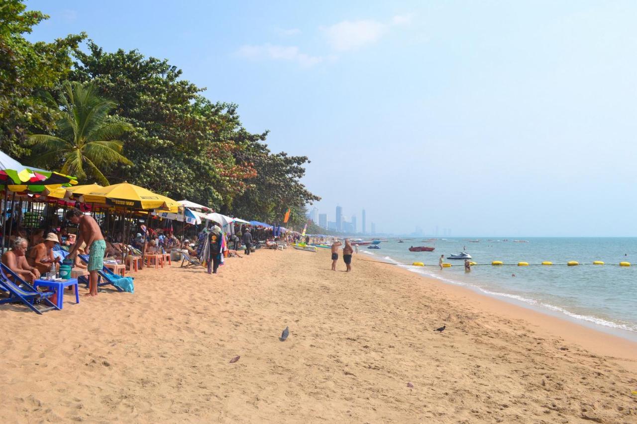 By Dee @jomtien Pattaya