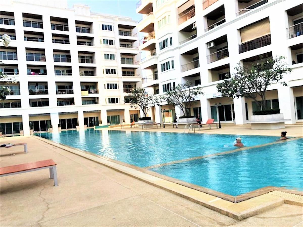 Platinum Suites, Thepprasit Road - Large Floor Holiday home *