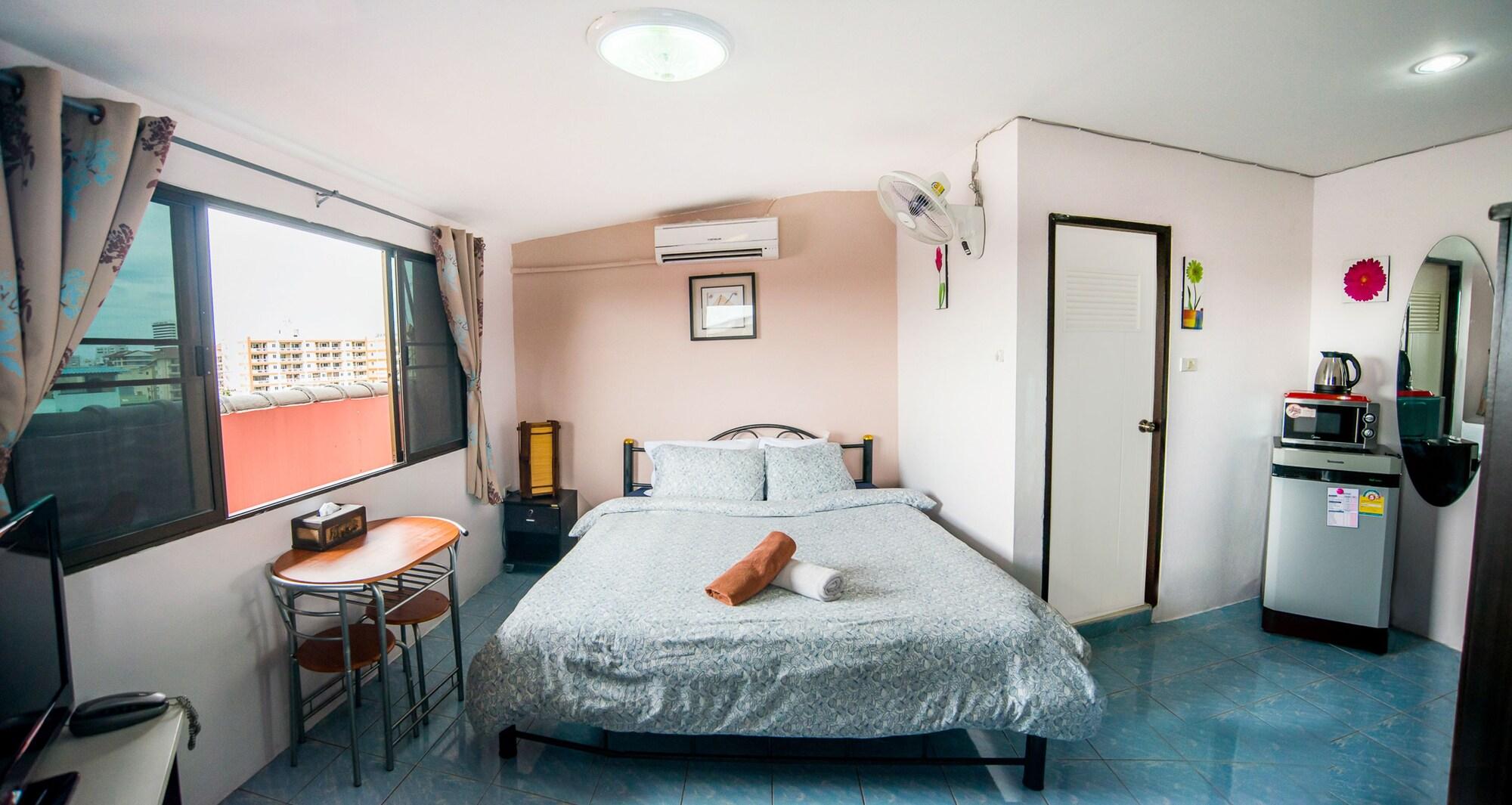 Pattaya Holiday Lodge *