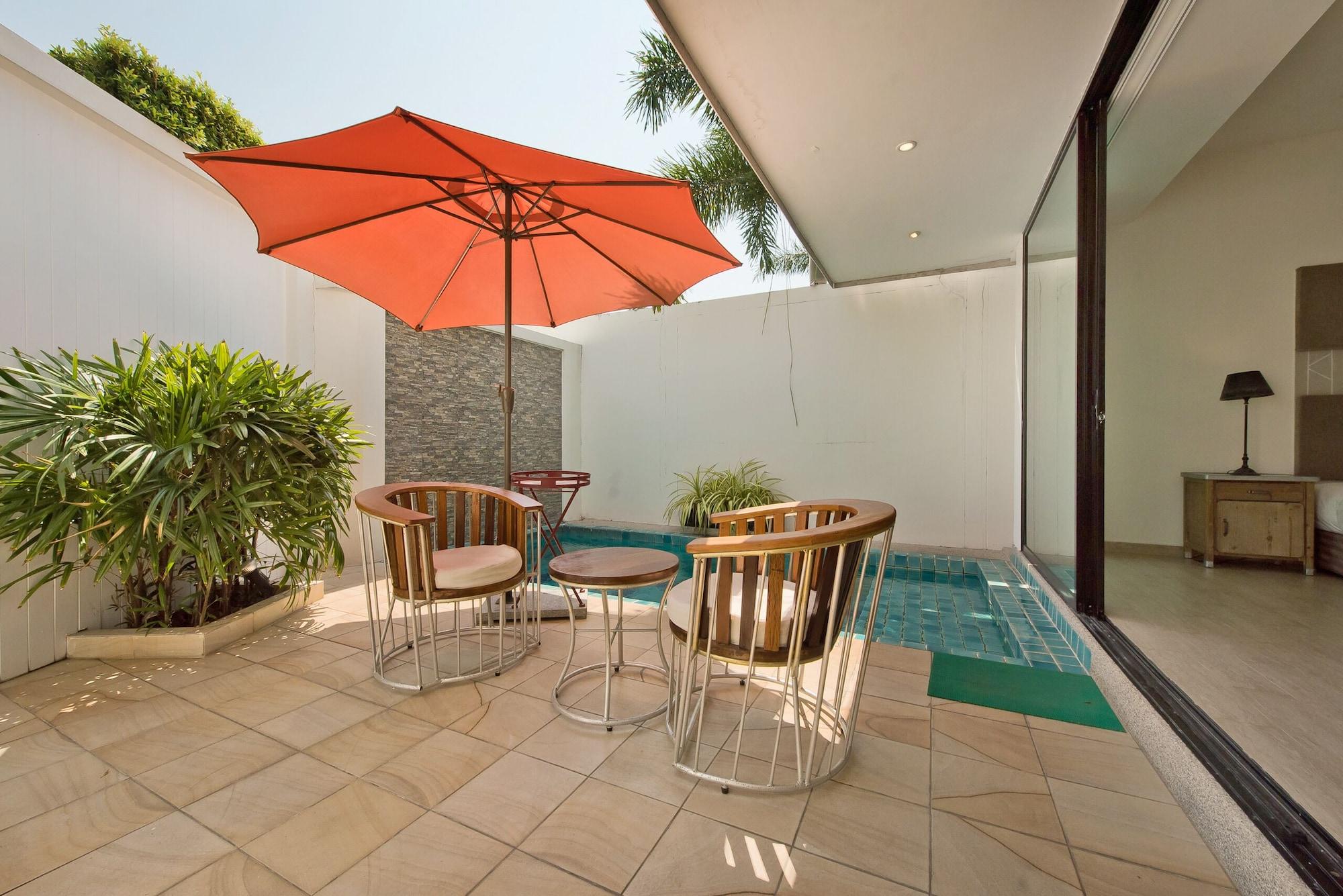 Tropicana Pool *