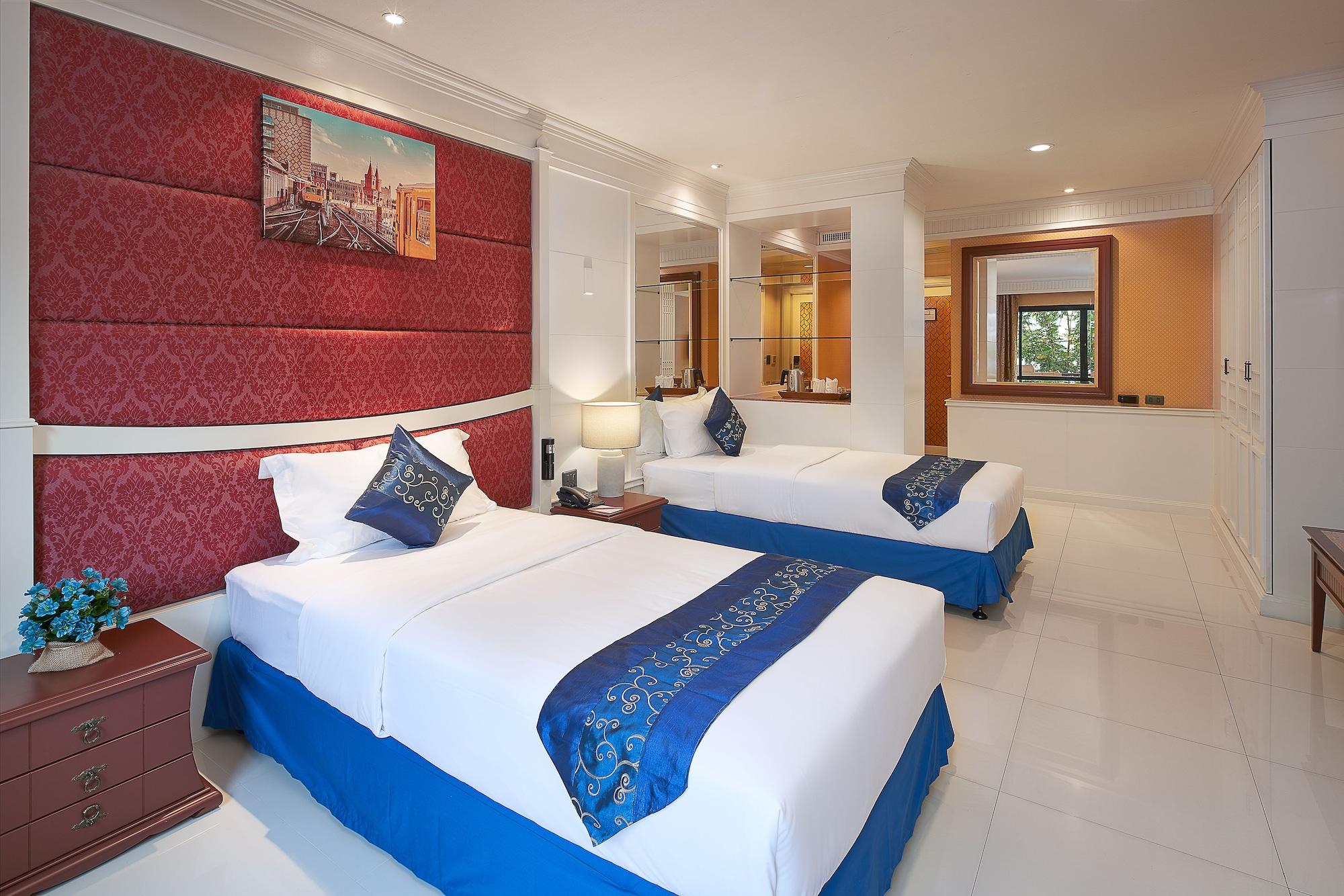 Floral - Dolphin Circle Pattaya