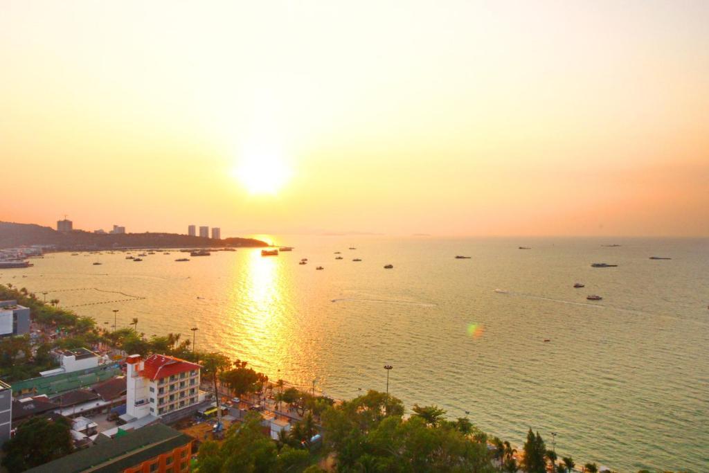 Apartment View Talay 6 By Honey Pattaya