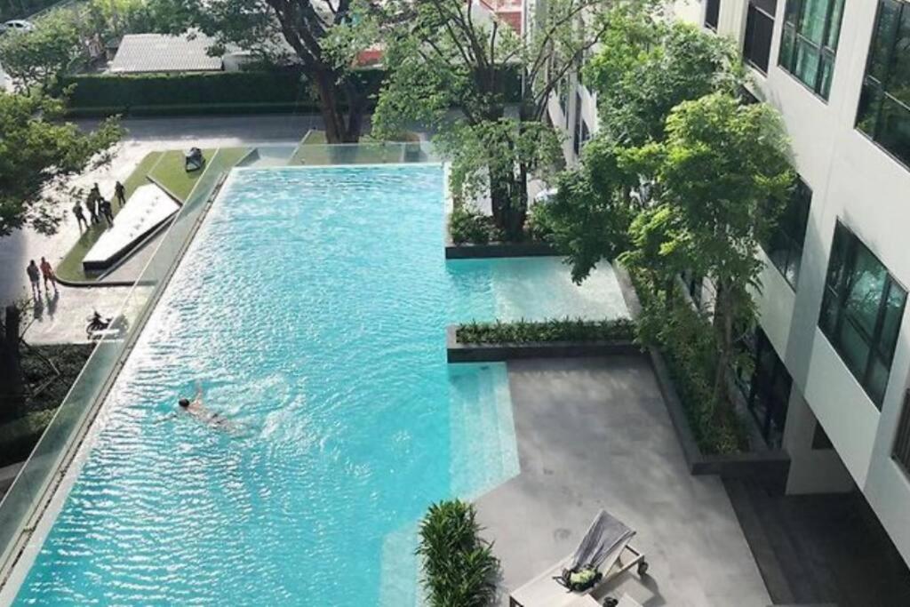 The Base Center Of Rooftop Swimming Pool Apartment *