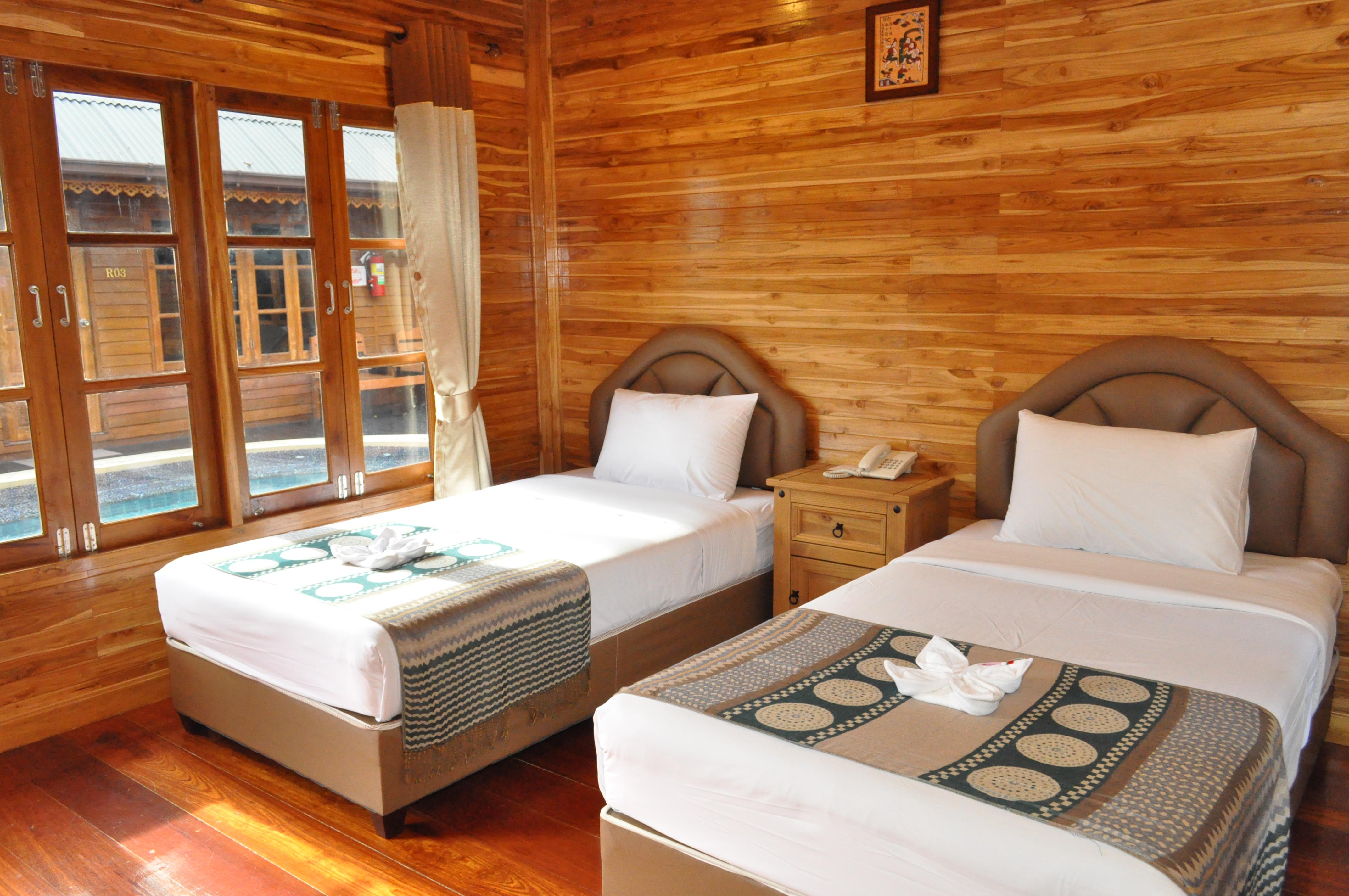 Basaya & Hotel 3*