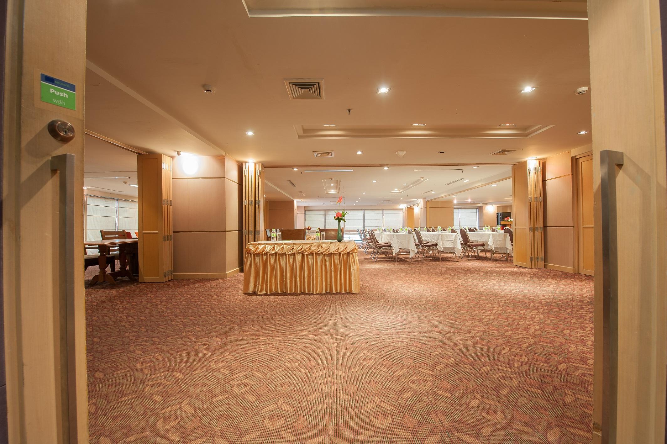 Hotel The Seasons 3*