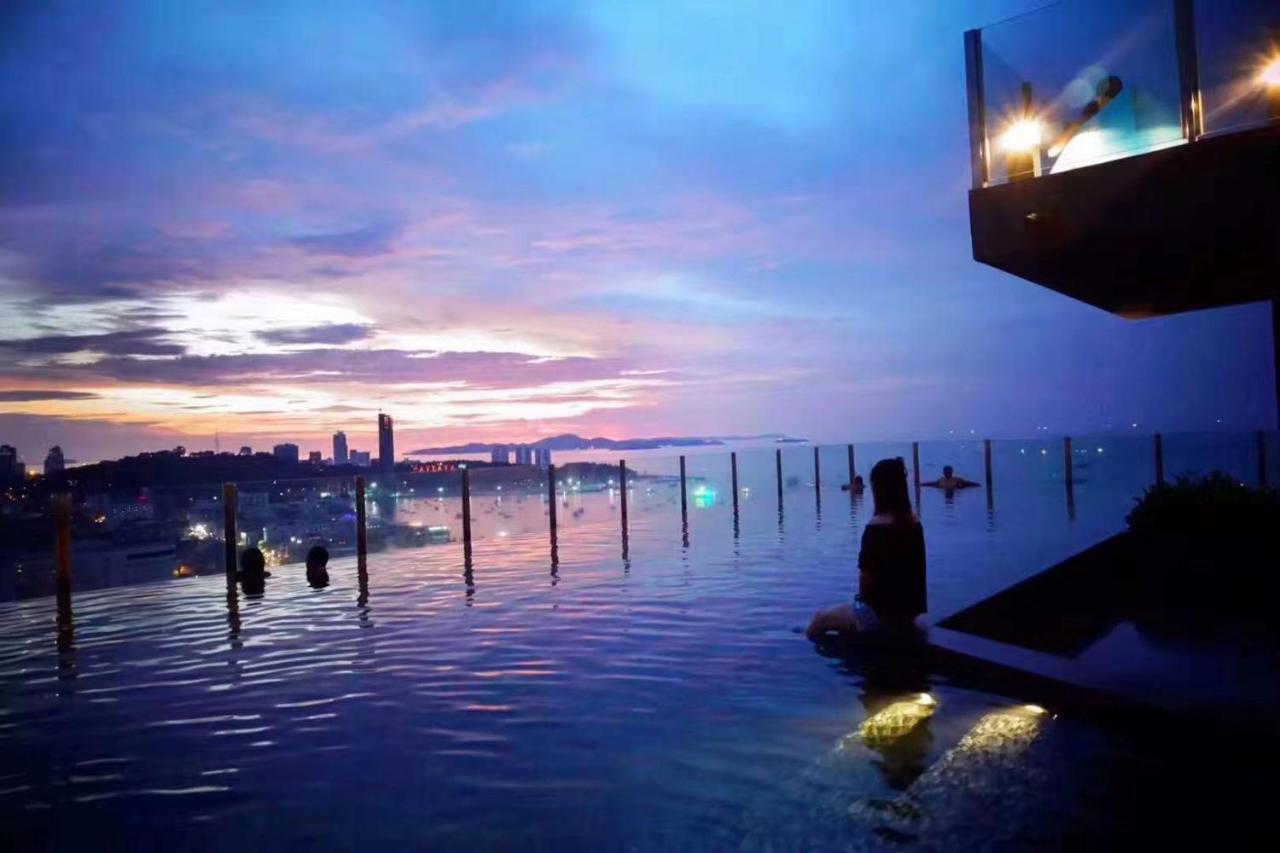 Sea View Rooftop Pool