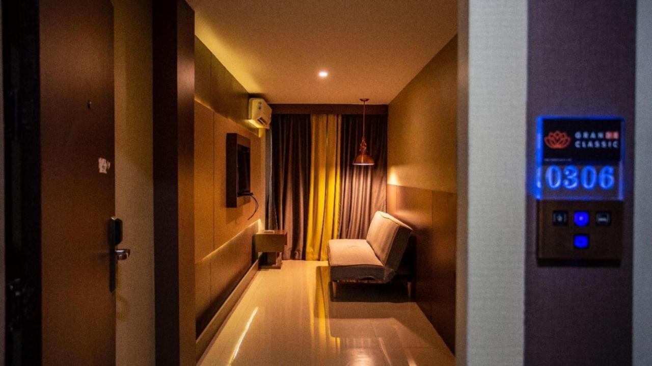 Grande Classic By Goad Avadhess Hospitality 1 Km Walking Street