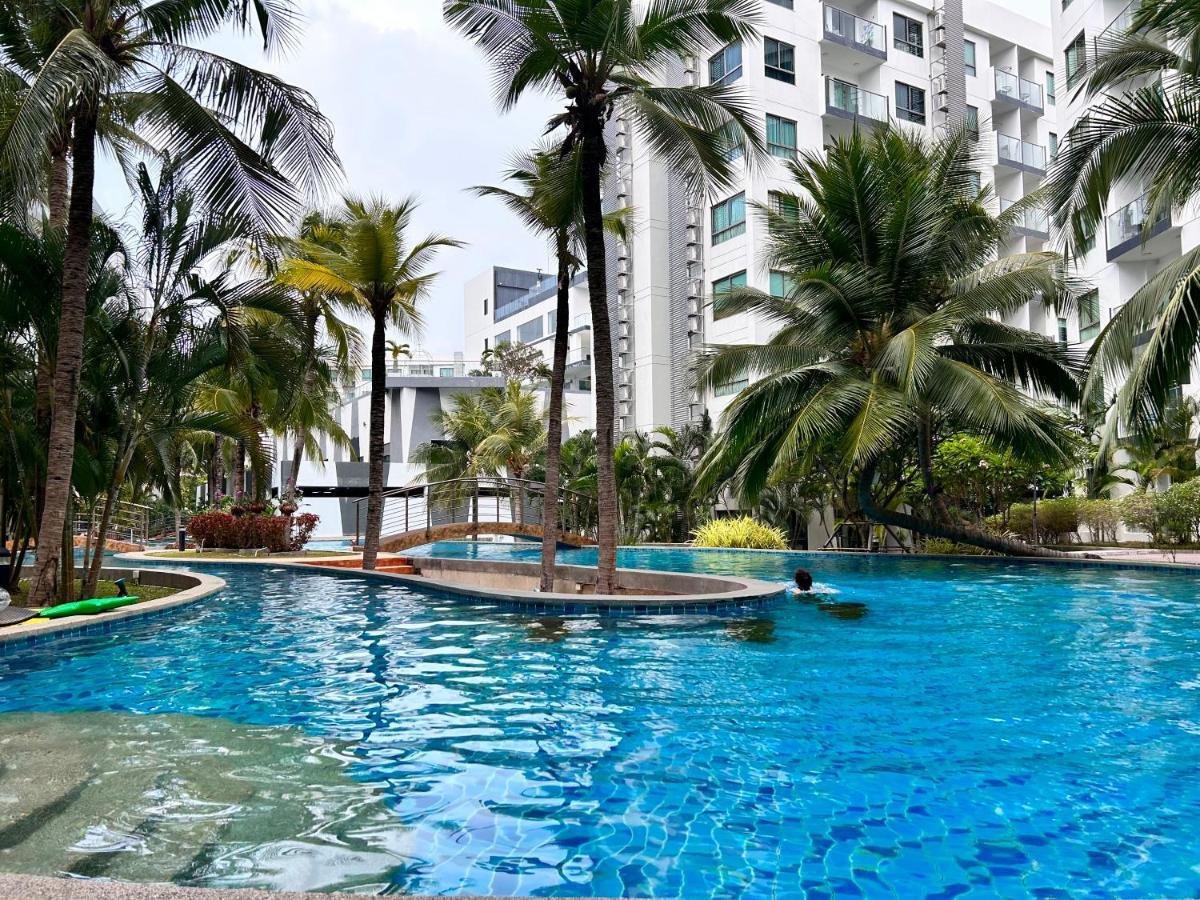 Arcadia超大泳池一室套房 离步行街6分钟 Near And Walkstr Apartment Pattaya