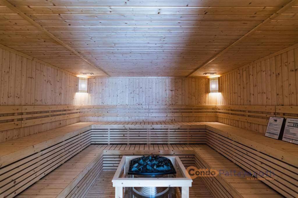 Large Luxury - Centre - Grand Avenue Residences, Pool View - 716 Apartment *