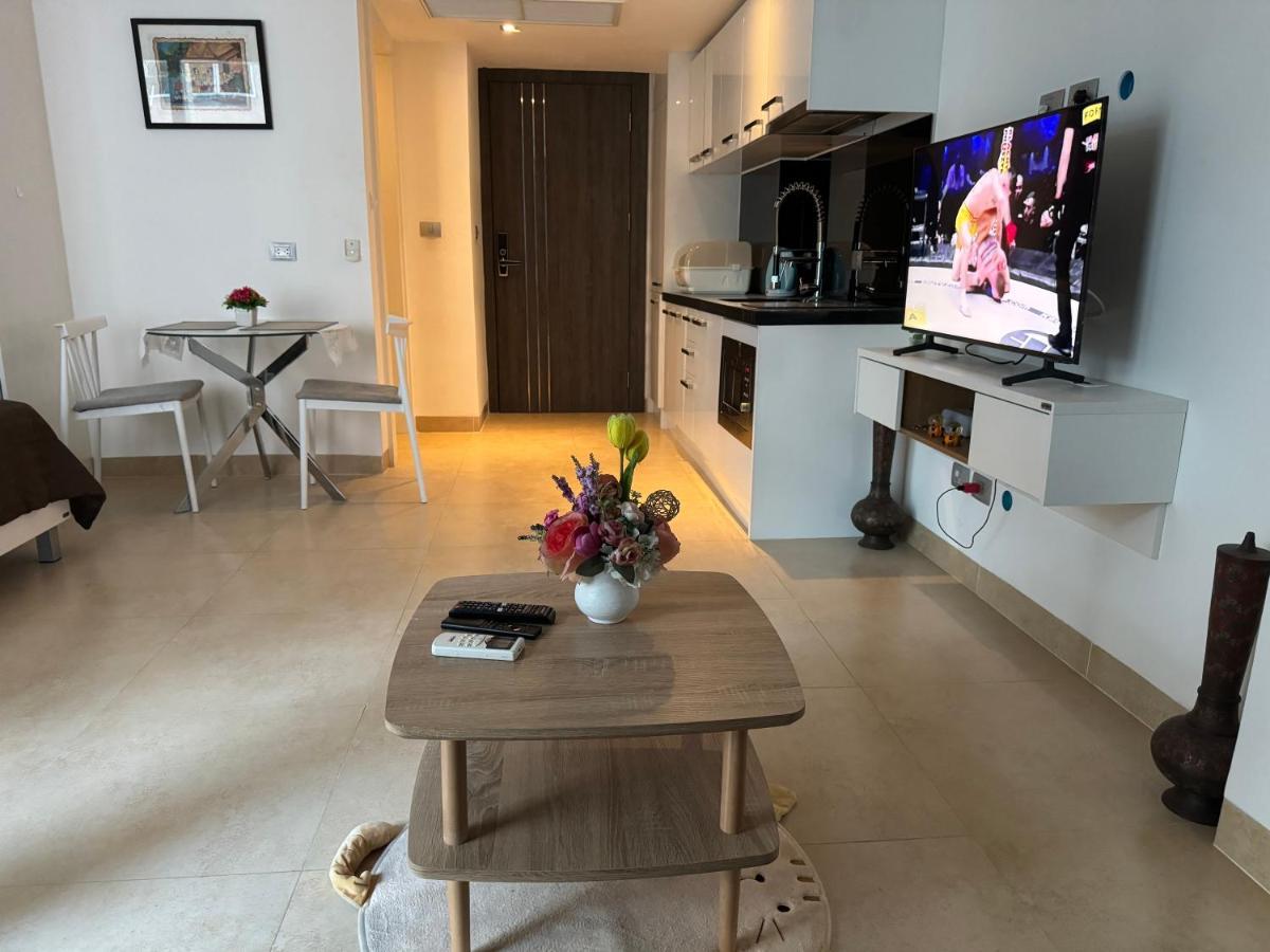 芭提雅中心地带 Centara Avenue 一房公寓3楼 紧邻海滩, 酒吧街, 智能电视 * Pattaya