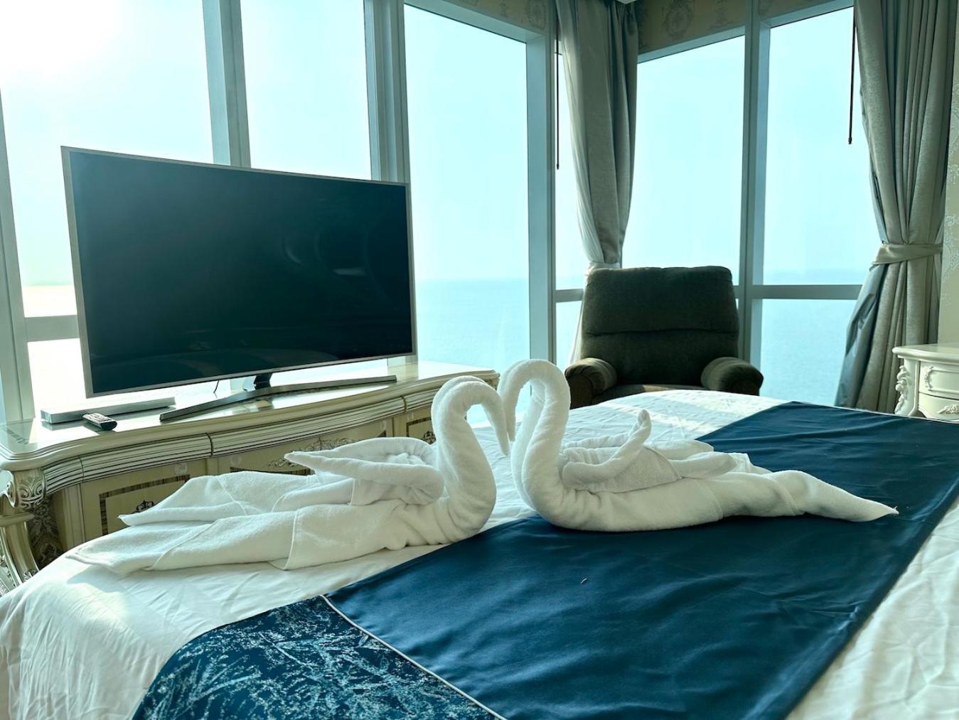 Pangsapuri Oceanfront Luxury In With Private And Inifinity Pool - Not A 30 Day Minimum Pattaya
