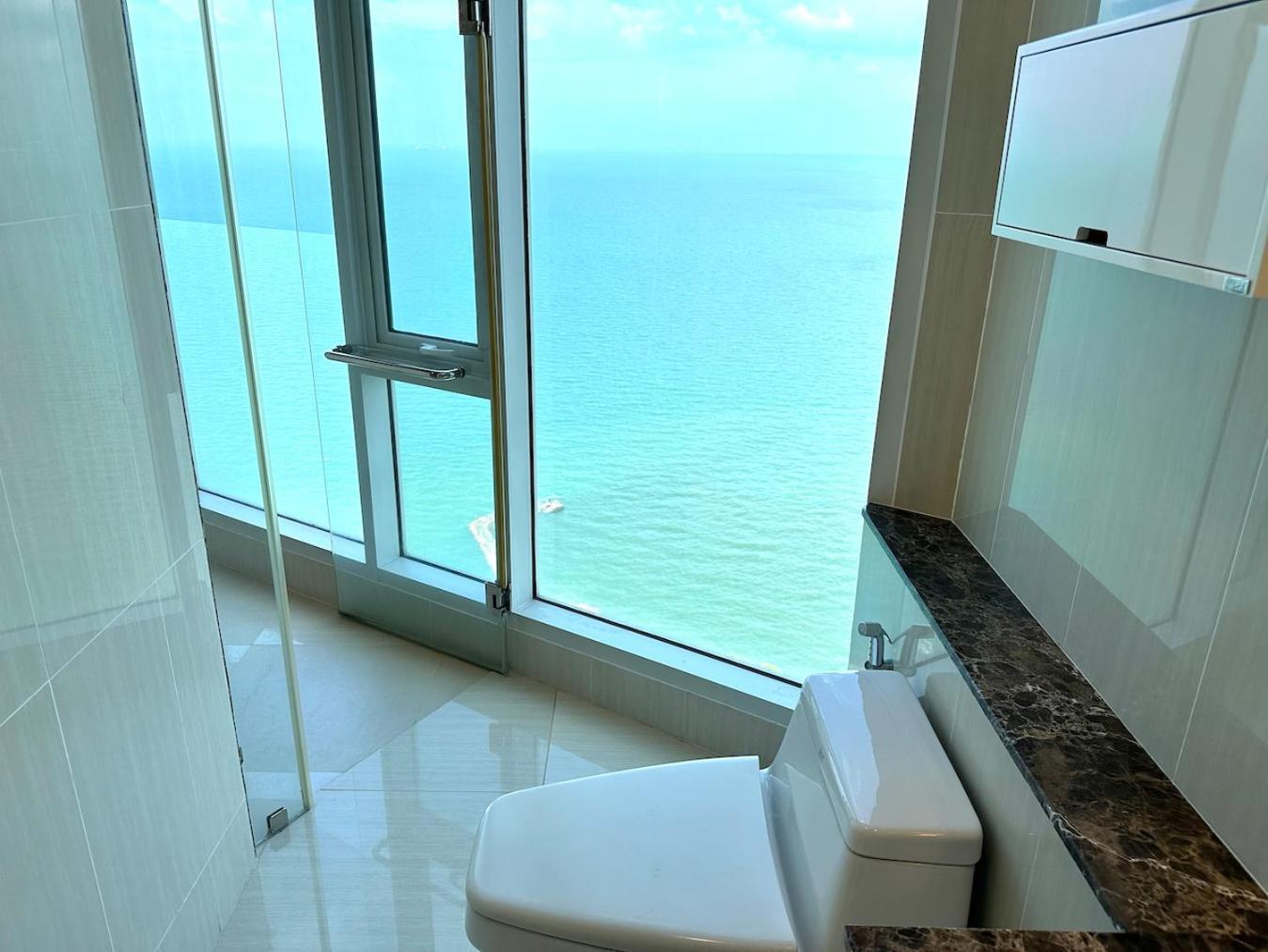 Pangsapuri Oceanfront Luxury In With Private And Inifinity Pool - Not A 30 Day Minimum *