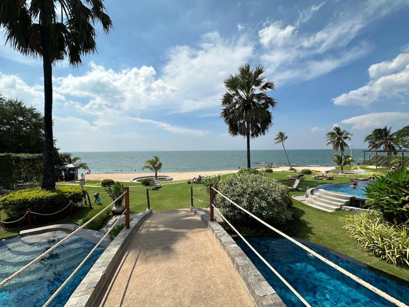 Pangsapuri Oceanfront Luxury In With Private And Inifinity Pool - Not A 30 Day Minimum Pattaya