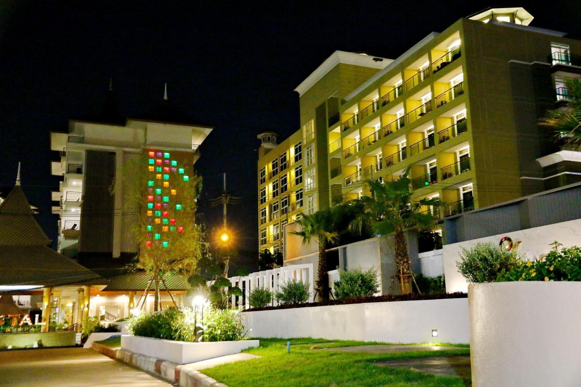 Crystal Palace Luxury Hotel