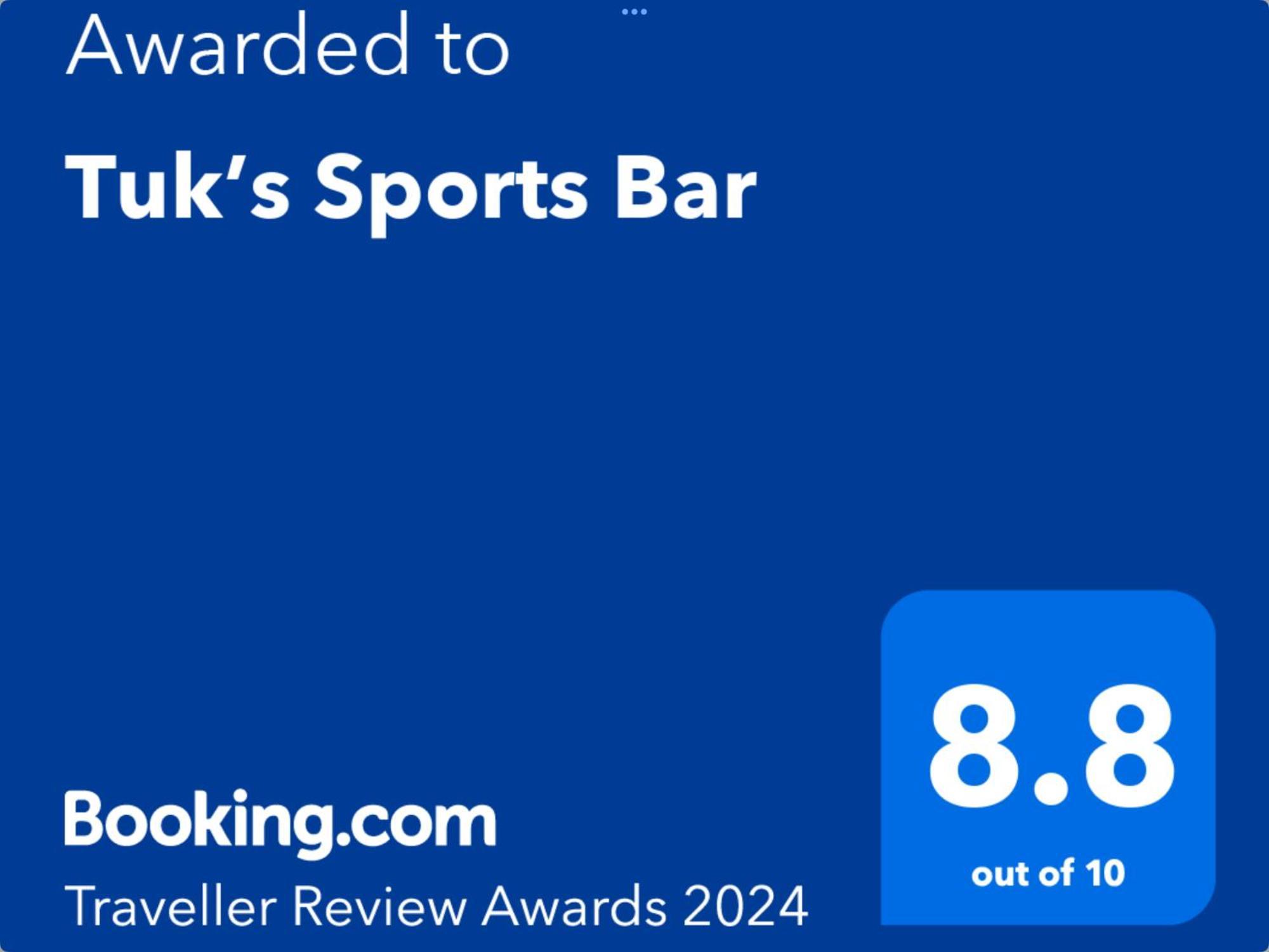 Rumah tetamu Tuk's Sports Bar
