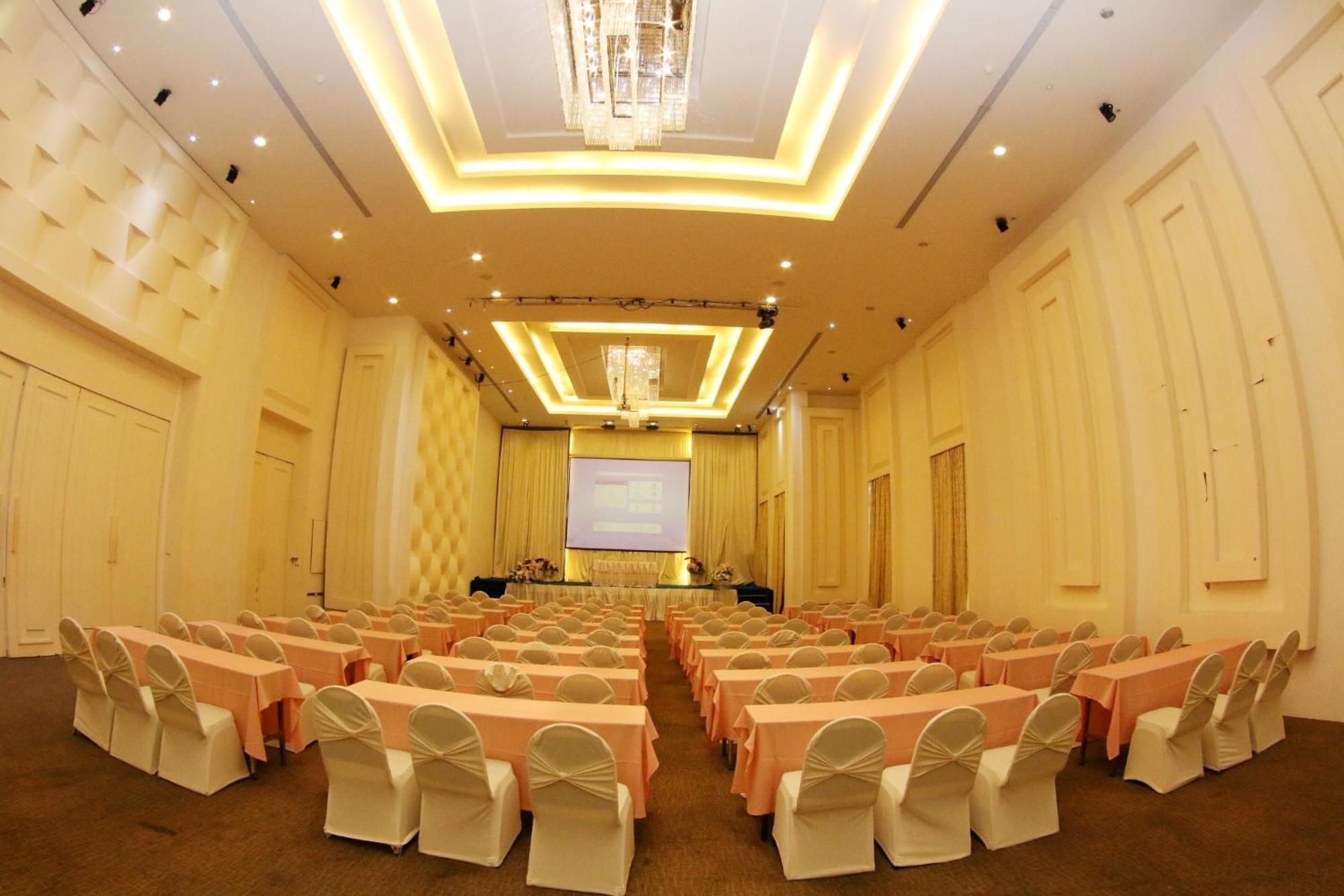 Crystal Palace Luxury Pattaya