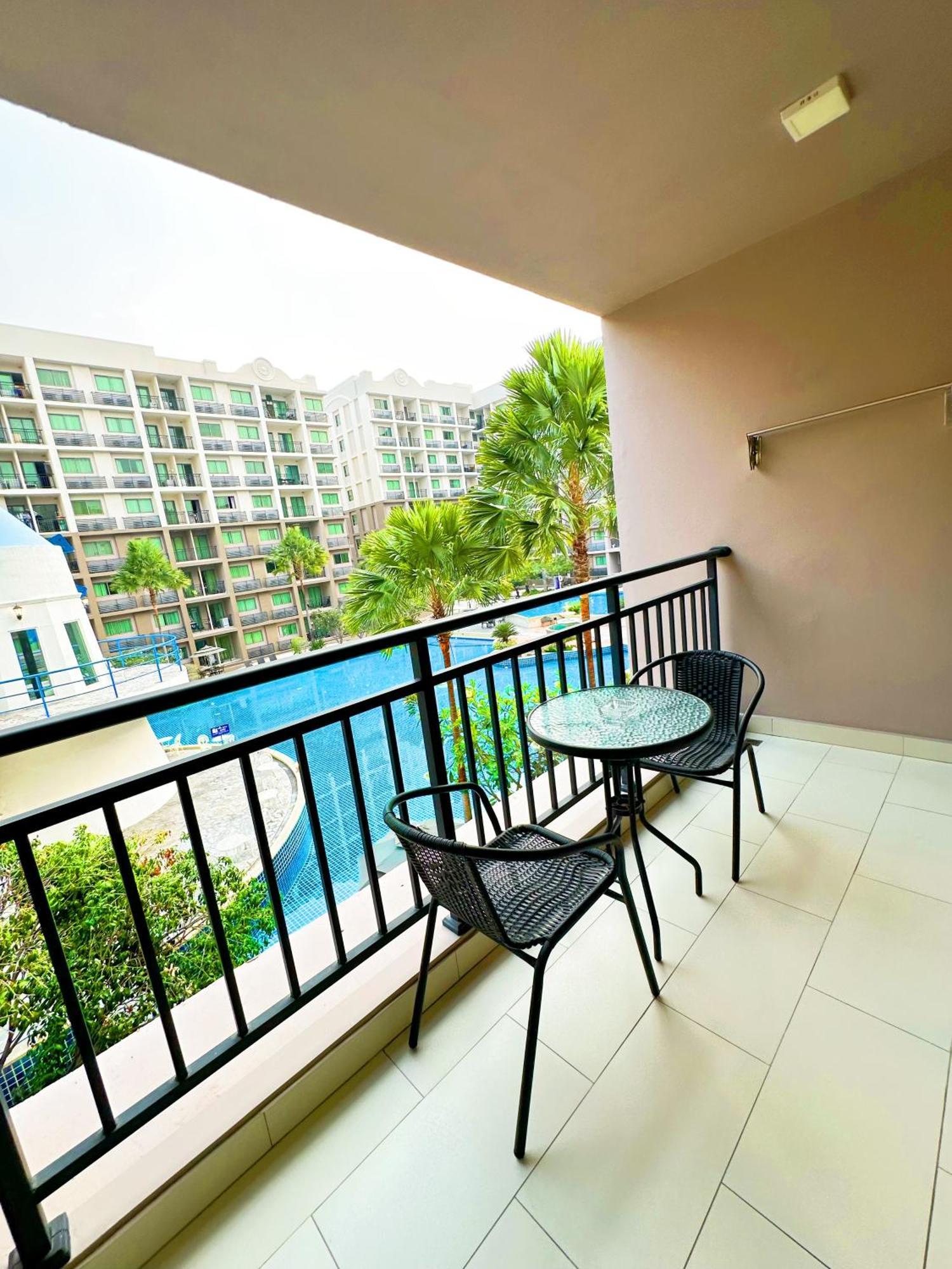 Arcadia Beach Continental 2 Bedroom Fast Internet Jacuzzi Waterfall Apartment *