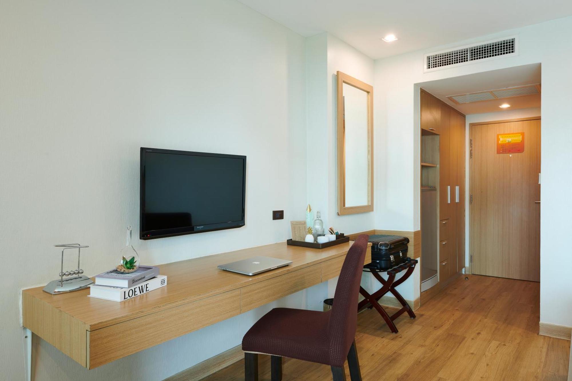 Adelphi 4*