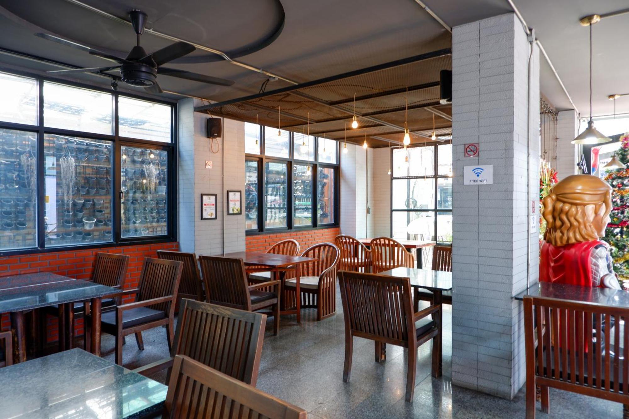 18 Coins Cafe&hostel