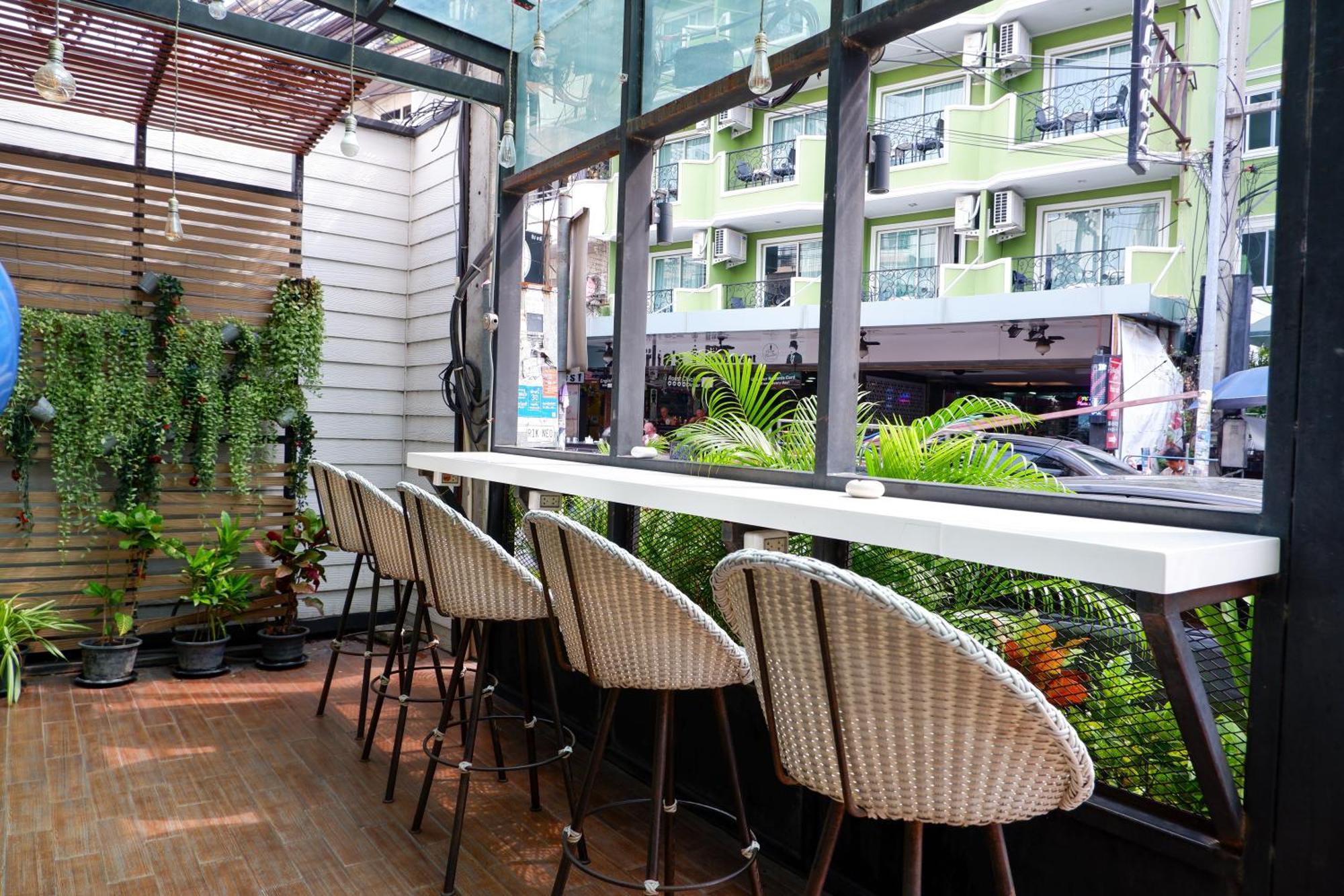 18 Coins Cafe&hostel