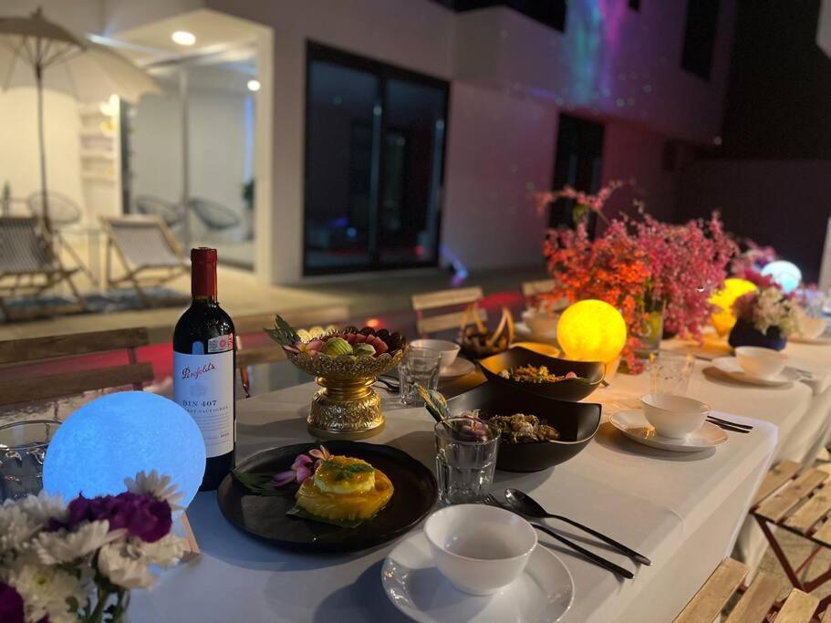 Villa 棕榈泉 Yishu 8br Pool 한국어가능 Pattaya
