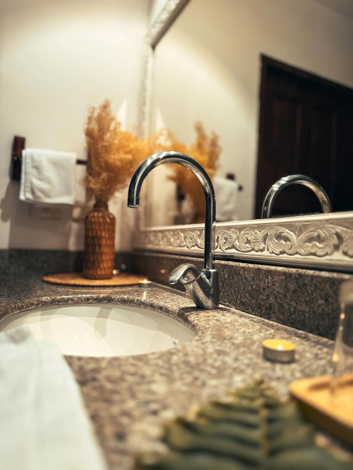 Raya Private Pool Hotel